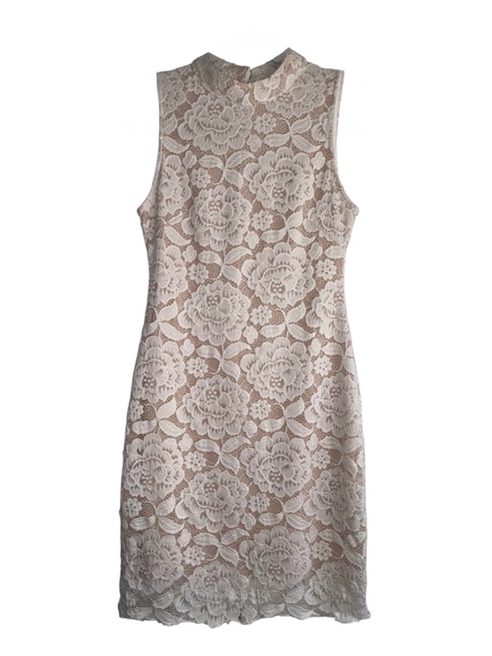 Sans Souci Dresses & Skirts - Sans Souci Ivory Floral Lace Dress